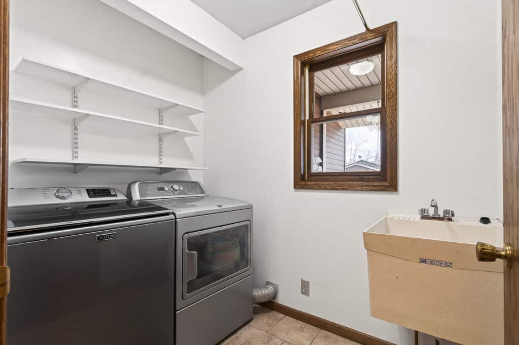 18_7050_43rd_St_N18_mls