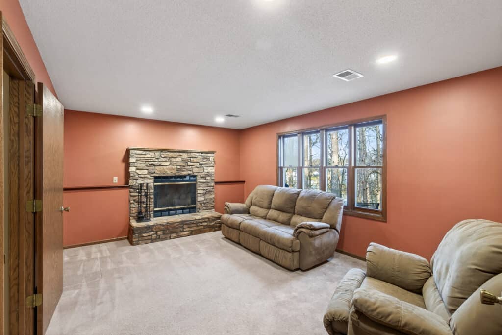 19_7050_43rd_St_N19_mls