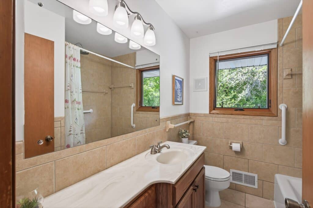 18_2521_Cedar18_mls