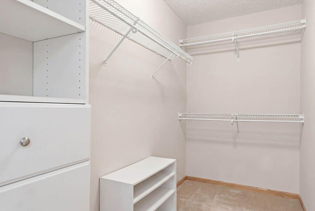 28-web-or-mls-DSC00322_declutter_87bb245f