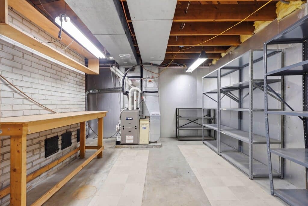 54-web-or-mls-DSC03414_declutter_782786f2